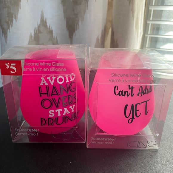 NWT Silicone Wine Glasses - Picture 1 of 2